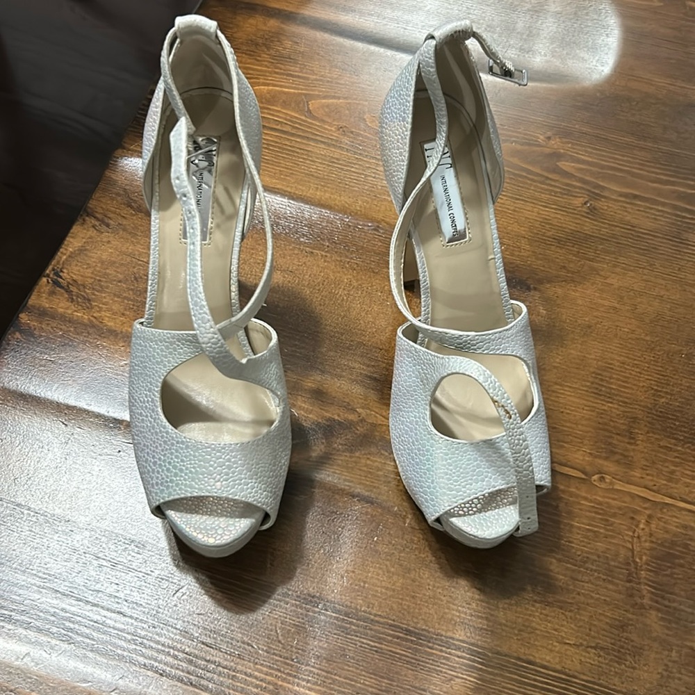 INC, high heels ! only worn !!!once